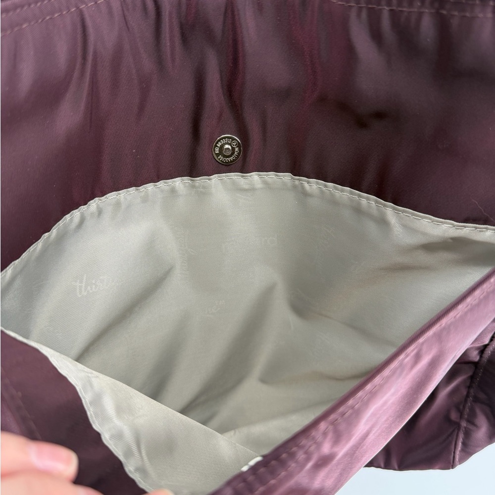 Thirty-One Everything Hand/Shoulder/Crossbody Nylon Purse Bag in Burgundy - Picture 4 of 9